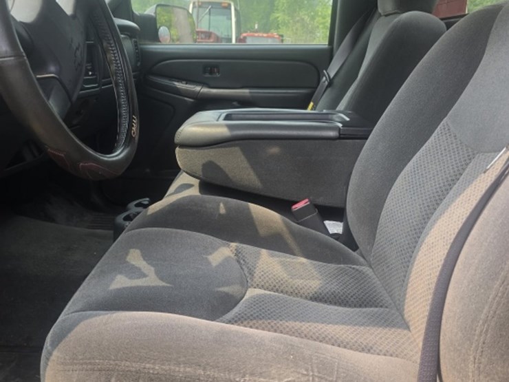 2004-chevrolet-silverado-3500-image-5