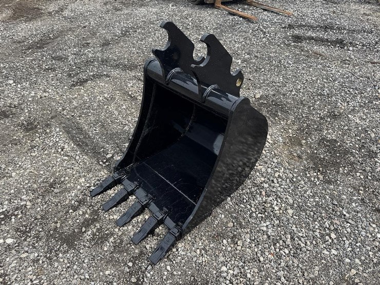 24”-quick-attach-excavator-bucket-for-kx57-image-1