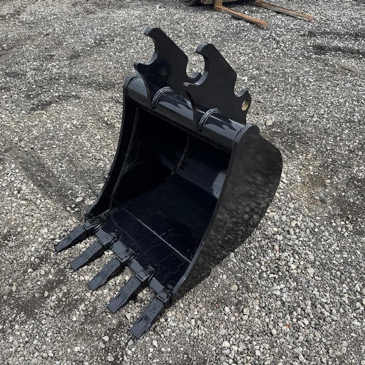 24” Quick Attach Excavator Bucket For KX57