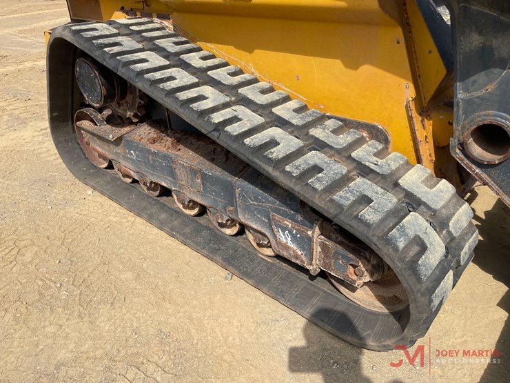 2020-deere-331g-image-8
