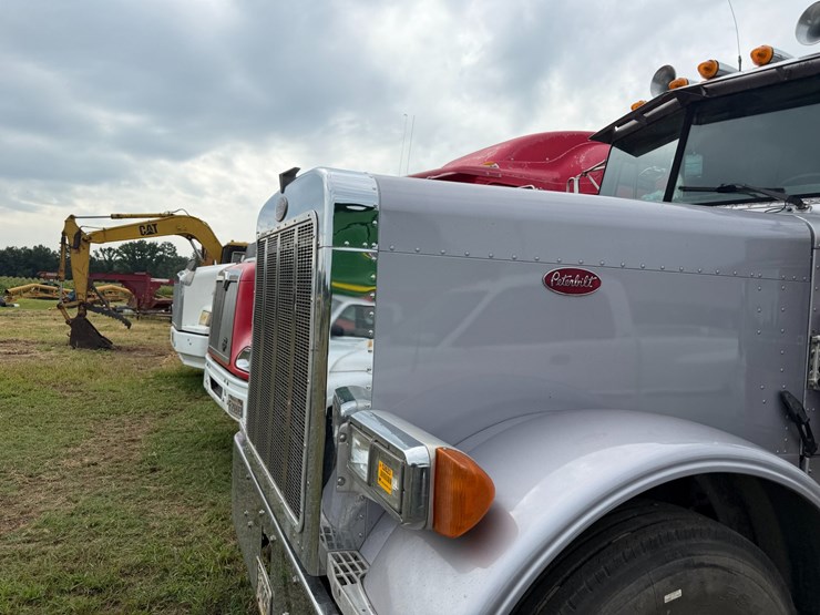 1989-peterbilt-379-image-38
