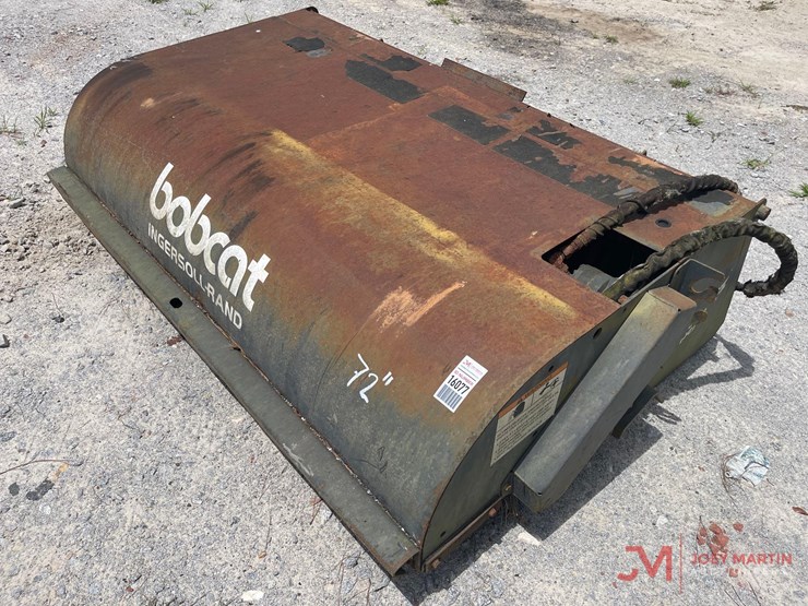 bobcat-72"-sweeper-skid-steer-attachment-image-7