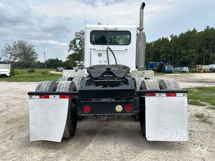 2006-peterbilt-385-image-31