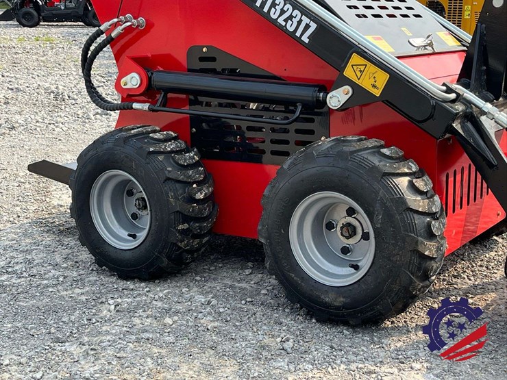 unused-2026-future-ft-323tz-skid-steer-loader-mini-skid-steer-image-8