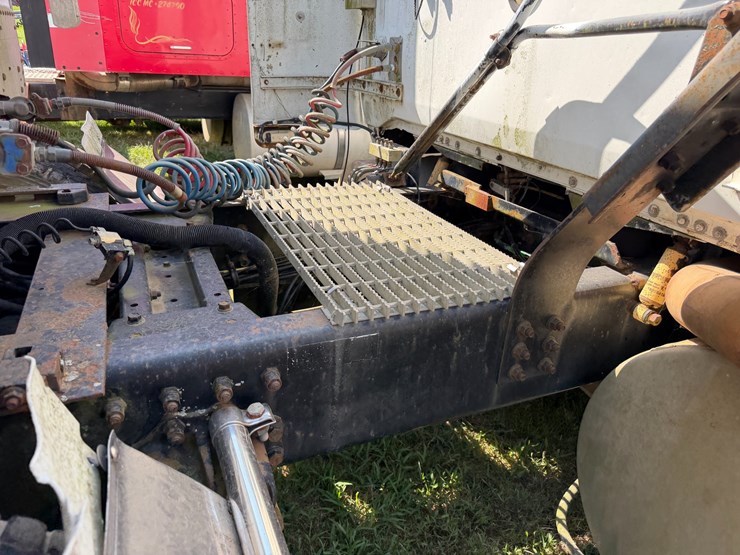 #52620-•-1990-whitegmc-wia-areo-series-sleeper-t/a-truck-tractor-4v1wdbjf3ln629984-inv#52620-image-21