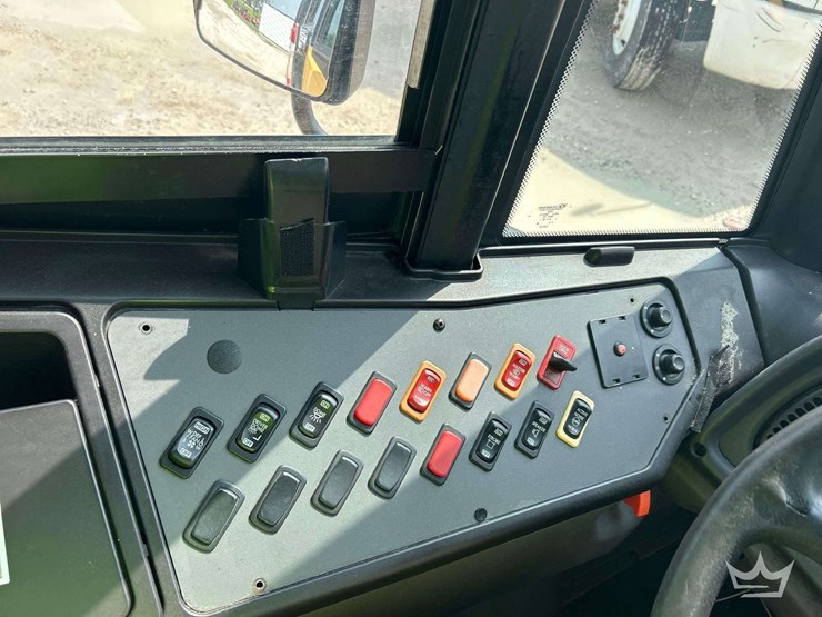 2016-freightliner-b2-image-10
