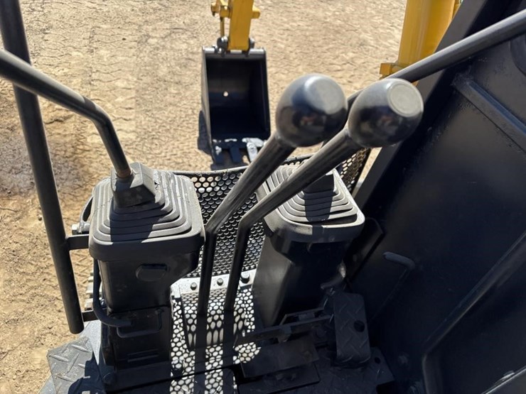 komatsu-pc28uu-image-21
