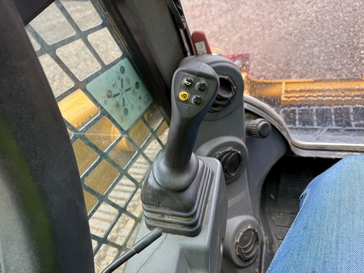 2020-caterpillar-299d3-image-25