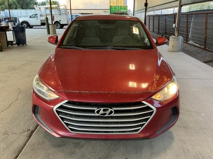 2017-hyundai-elantra-sdn-image-3