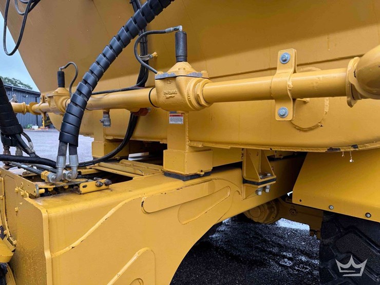 2013-deere-250d-image-12