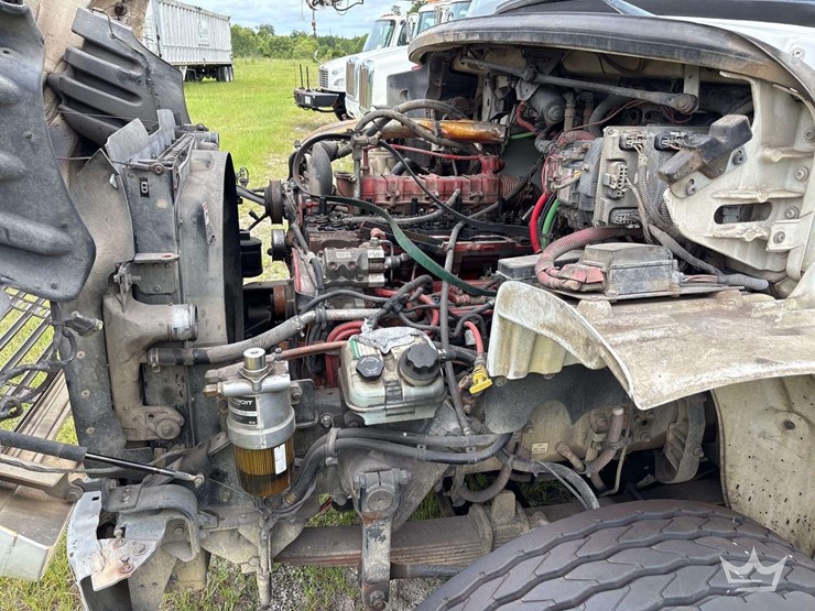 2019-freightliner-m2-106-image-22