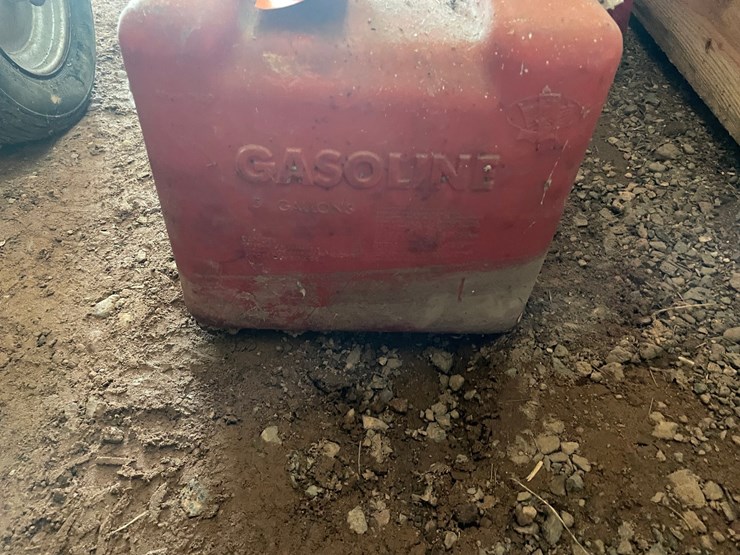 #1244-•-(3)-gas-cans-image-6