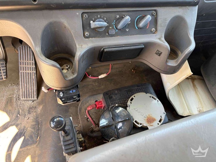 2018-freightliner-m2-106-image-16
