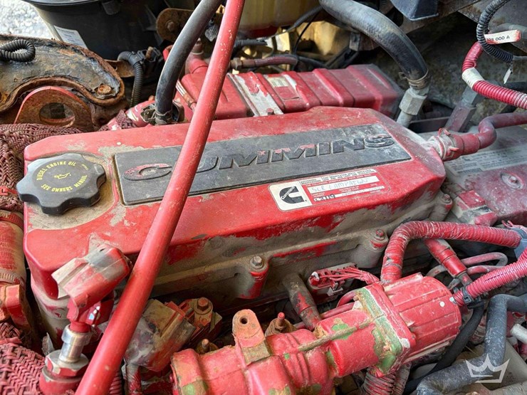 2014-freightliner-m2-106-image-6