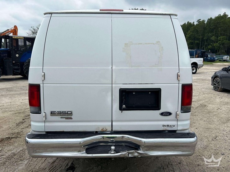 2012-ford-cargo-image-27