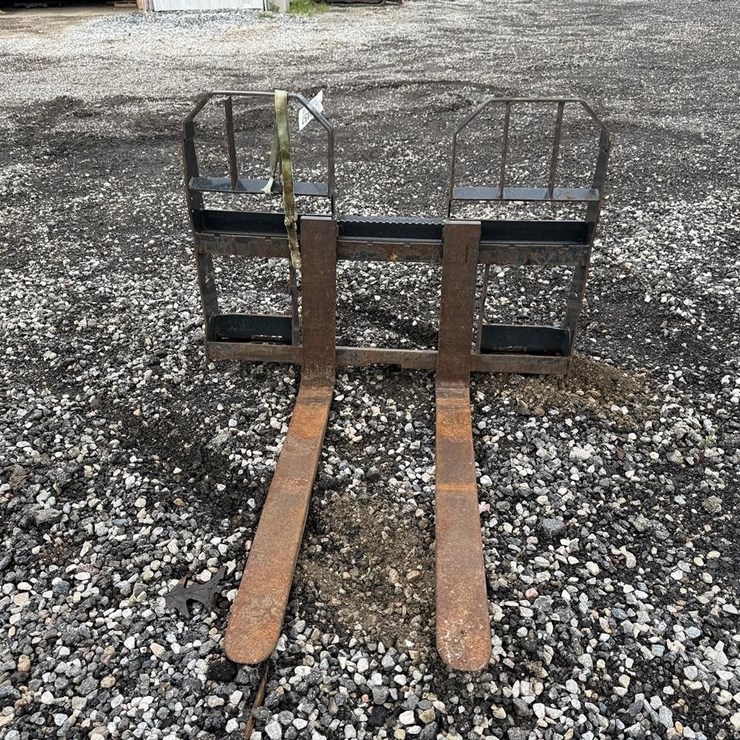 Bobcat 42” Skid Steer Pallet Forks