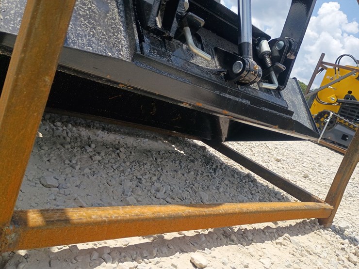 #l63-015-•-2026-zjg-380-mini-skid-steer-image-16
