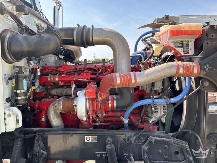2020-peterbilt-389-image-11