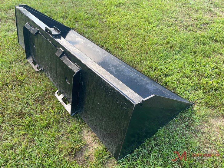 new-90"-smooth-bucket-skid-steer-attachment-image-3