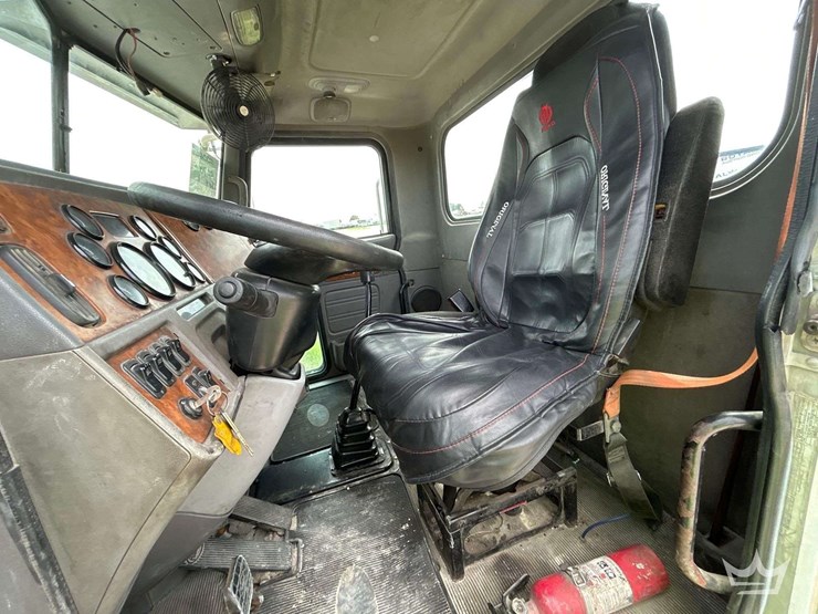 2006-peterbilt-385-image-14