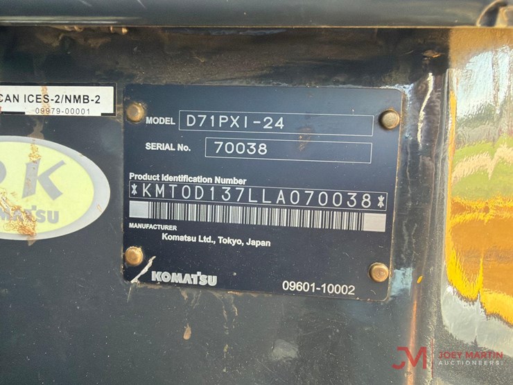 komatsu-d71pxi-24-image-24