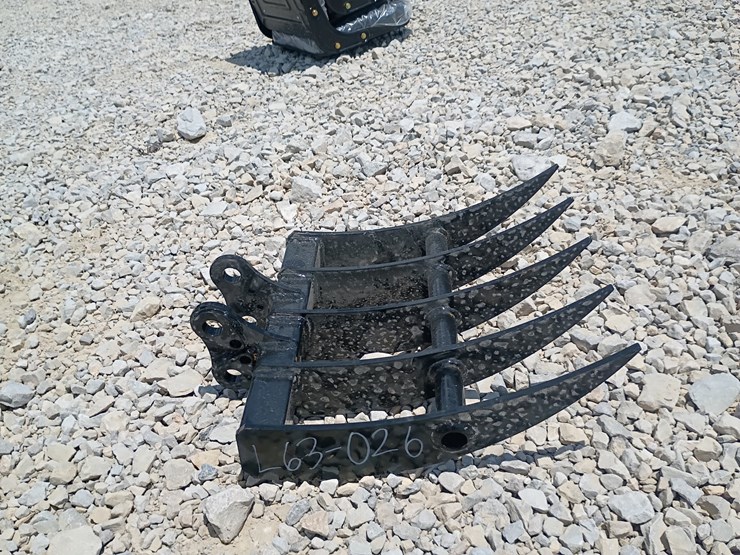#l63-026-•-rake-mini-excavator-attachment-image-4