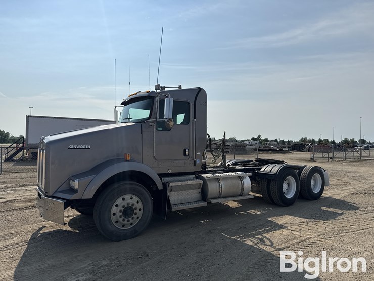 2013-kenworth-t800-image-1