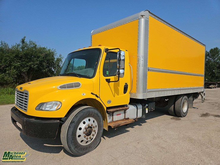 2015-freightliner-m2-106-image-1