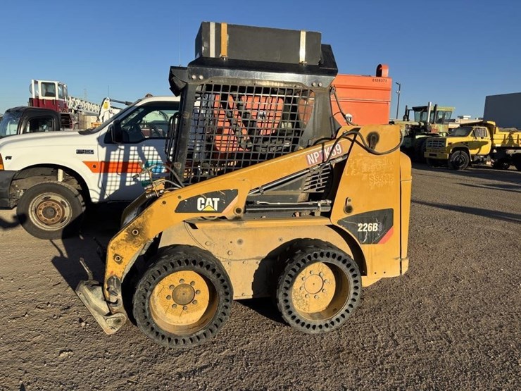 2014-caterpillar-226b3-image-5