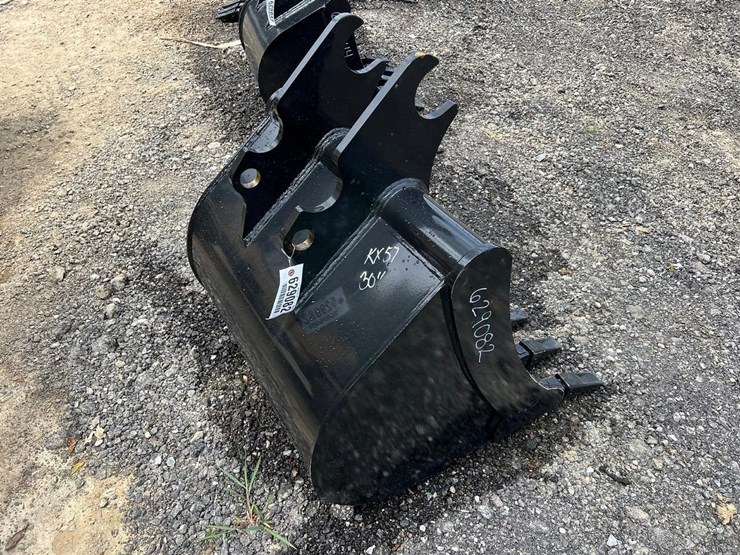 30”-quick-attach-excavator-bucket-for-kx57-image-4