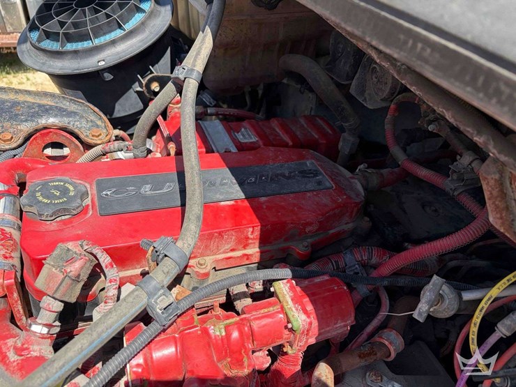 2017-freightliner-m2-106-image-10