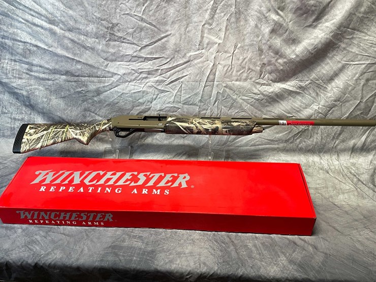 #10650-•-winchester-sx4,-12-ga.-semi-auto-shotgun,-sn:-pt26493yy11k-image-1