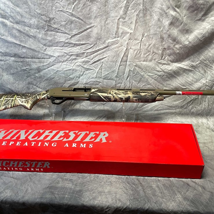#10650 • Winchester SX4, 12 Ga. Semi-Auto Shotgun, SN: PT26493YY11K