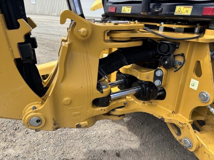 2022-caterpillar-430-image-24