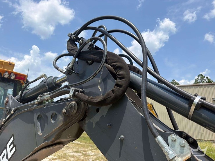 2017-deere-310l-image-32