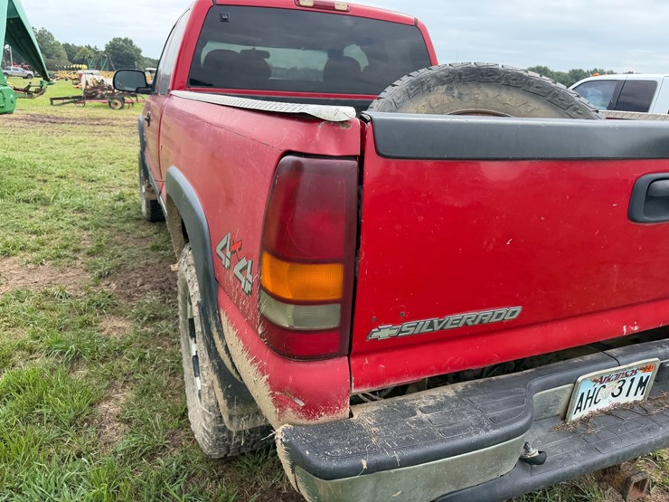 2002-chevrolet-silverado-2500hd-image-17