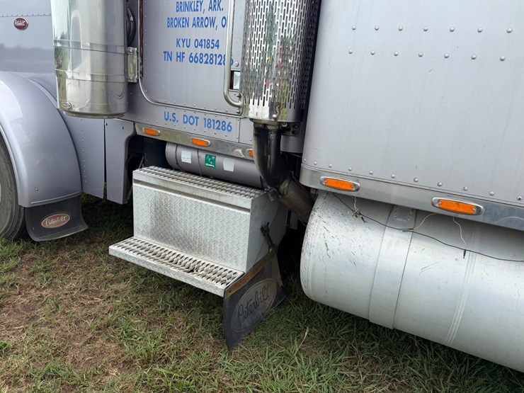 1989-peterbilt-379-image-32