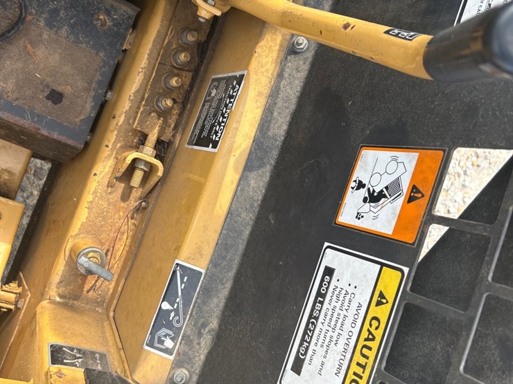 new-holland-l250-image-16