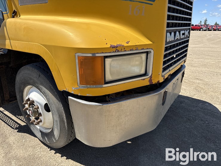1995-mack-ch613-image-12