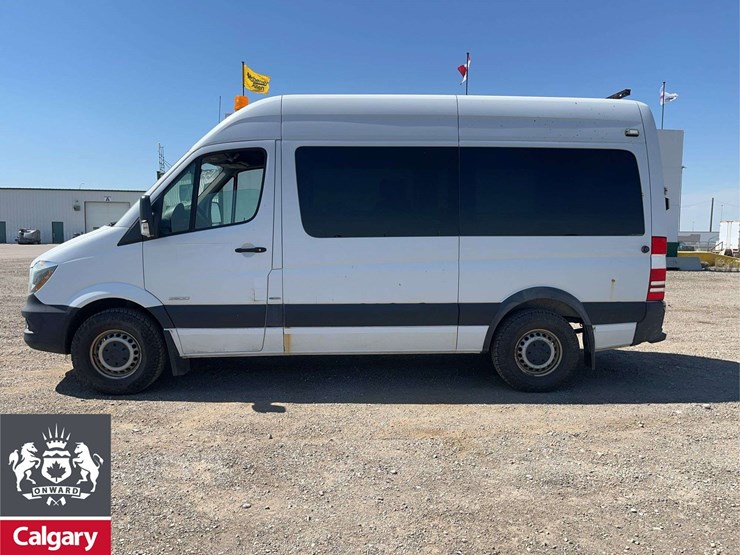 2016-mercedes-benz-sprinter-2500-image-2