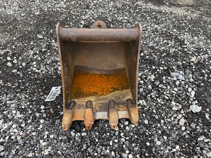 h&e-18”-excavator-bucket-image-2