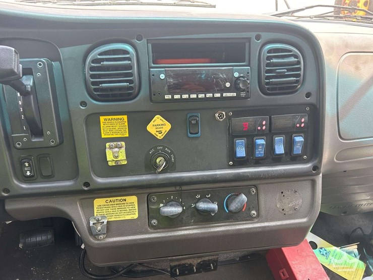 2016-freightliner-b2-image-11