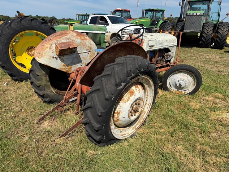 ford-tractor-image-3