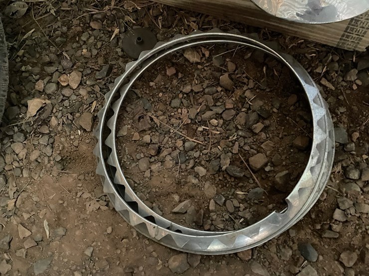 #1234-•-various-classic-car-hubcaps-image-5