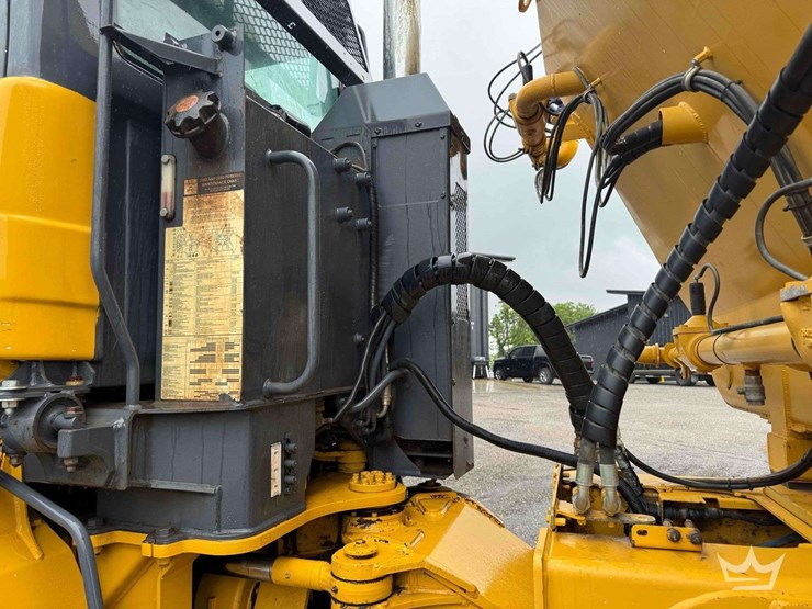 2013-deere-250d-image-11