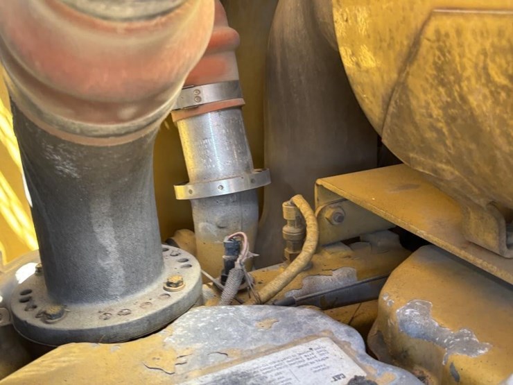 2005-caterpillar-143h-image-61