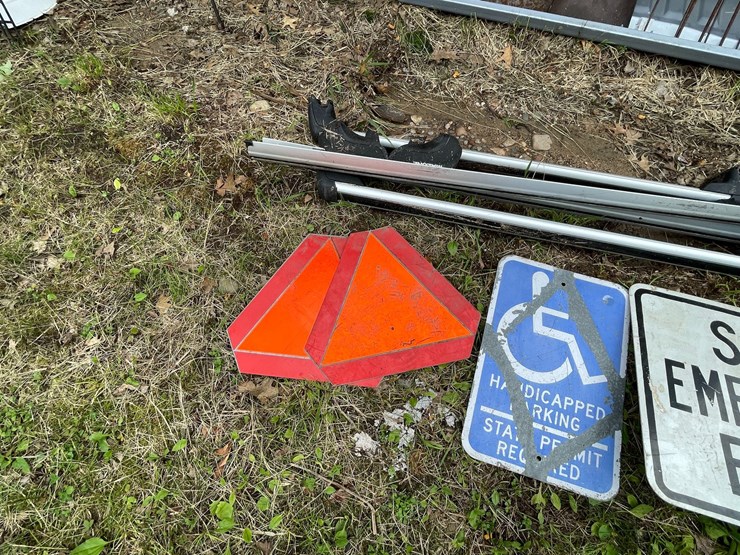 #6164-•-malone-rail-system-with-signs-image-4