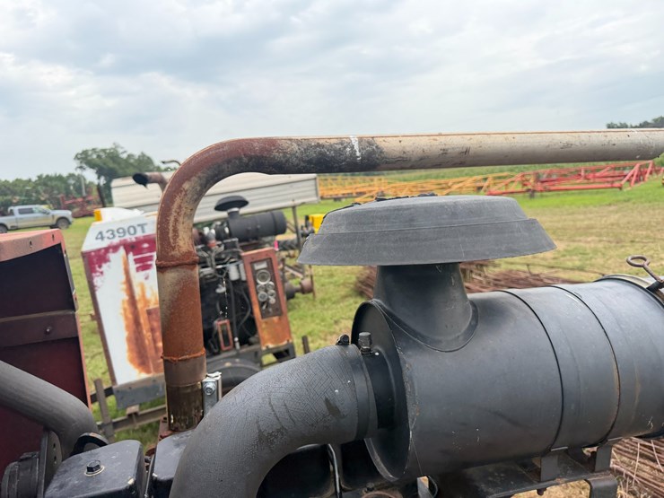case-ih-4390-image-28