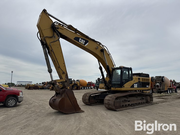 2010-caterpillar-345d-image-1