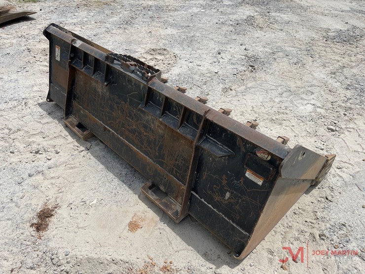 takeuchi-76"-tooth-bucket-skid-steer-attachment-image-3
